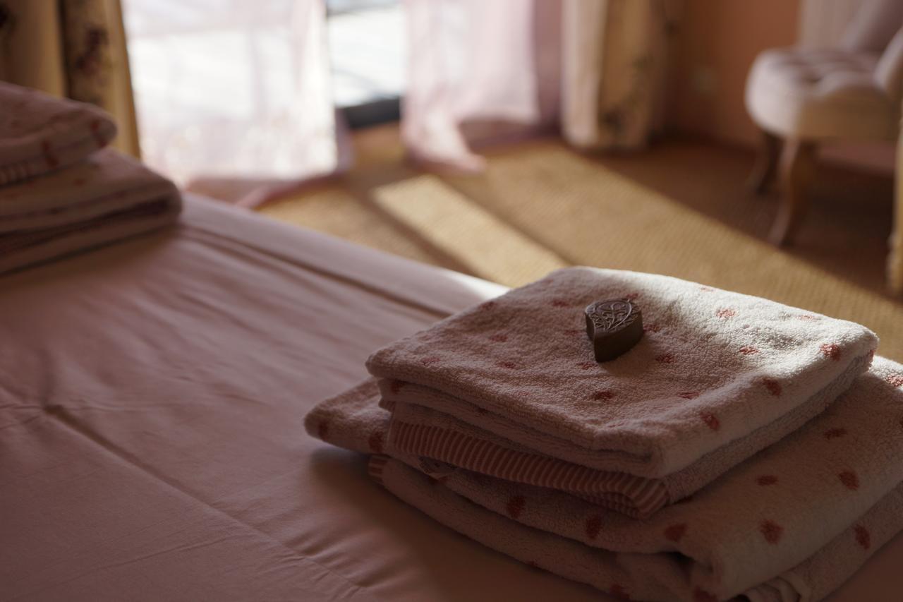 Bout De Cote Bed & Breakfast Lacam-dʼOurcet Стая снимка