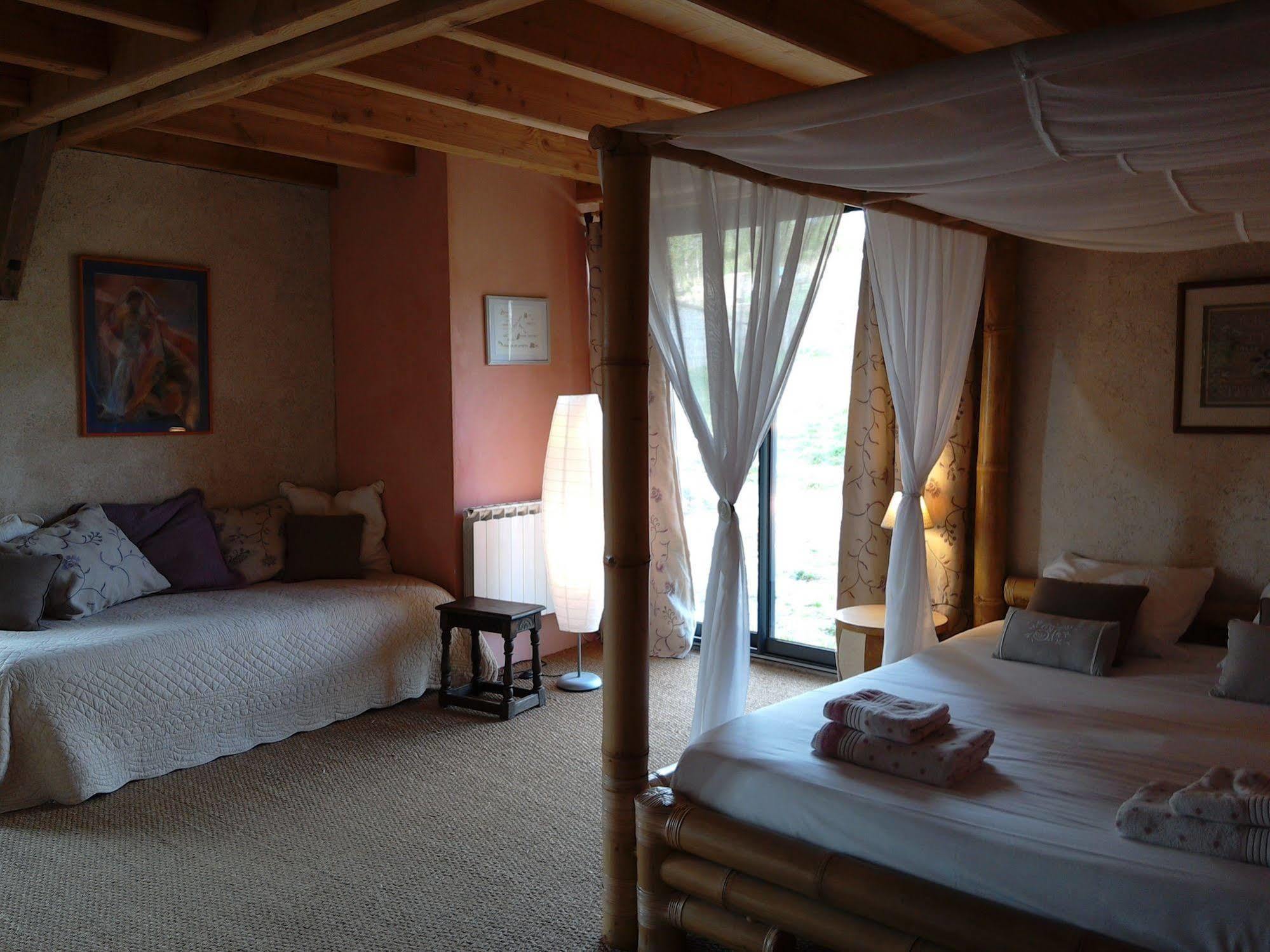 Bout De Cote Bed & Breakfast Lacam-dʼOurcet Екстериор снимка